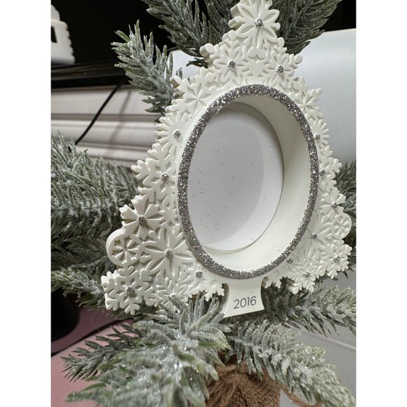 Hallmark Keepsake 2016 Our First Christmas Tree Ornament Photo Holder Snowflake - Picture 7 of 9